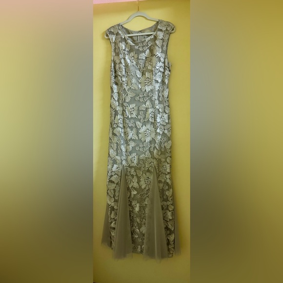 Alex Evenings Form Evening Dress - Picture 4 of 15